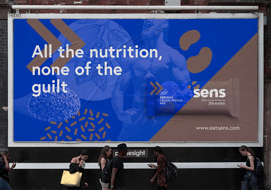 健身食品与昆虫食品包装组成的广告画面.jpg