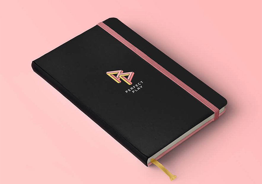时尚的黑粉色搭配的笔记本.jpg