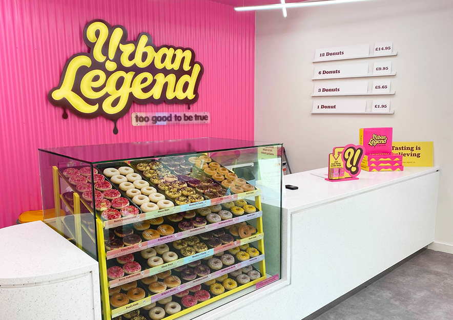 紫红色的甜甜圈烘焙店背景墙.jpg